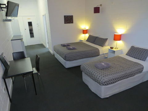 San Remo Hotel Motel - Accommodation Sunshine Coast 1