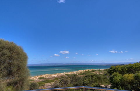 Sandbar Beach House - Accommodation Sunshine Coast 3