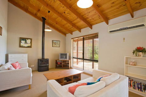 Sandhurst Escape 2-17 - Accommodation Sunshine Coast 0