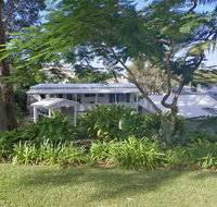 Sapphire Beach Pet Friendly Beach 5 minute walk - Accommodation Sunshine Coast