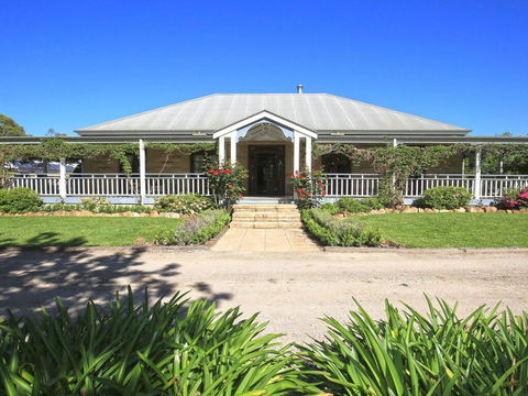 Sarnia - Period Home In Garden Oasis With Pool - Accommodation Sunshine Coast 0