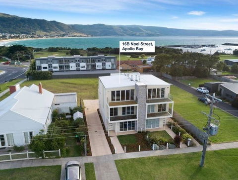 SEA NOOK - Seconds From The Beach - Accommodation Sunshine Coast 0