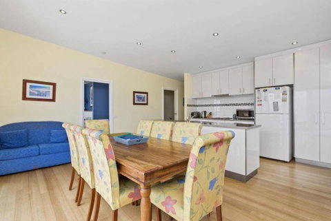 SEA SPECTACULAR - Seconds From The Beach! - Accommodation Sunshine Coast 3