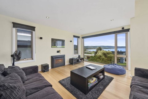 SEA SPECTACULAR - Seconds From The Beach! - Accommodation Sunshine Coast 2