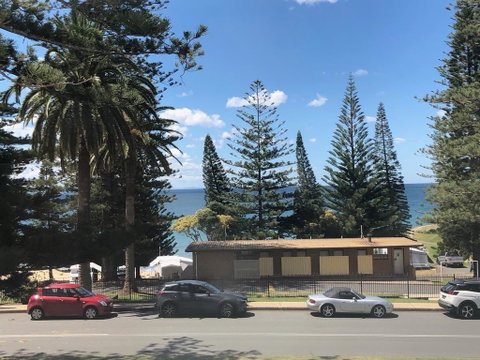 Seabreeze Beach Hotel - Accommodation Sunshine Coast 1