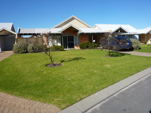 Seaside Villas - Accommodation Sunshine Coast 1