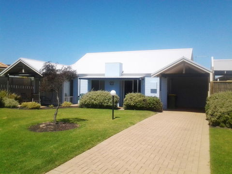 Seaside Villas - Accommodation Sunshine Coast 0