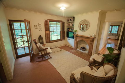 Secluded Homestead Amongst The Trees - Accommodation Sunshine Coast 3