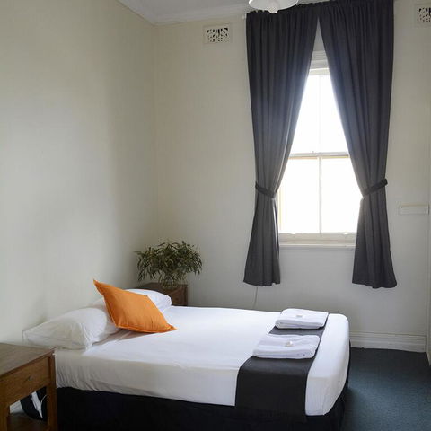 Shamrock Hotel Motel Temora - Accommodation Sunshine Coast 2