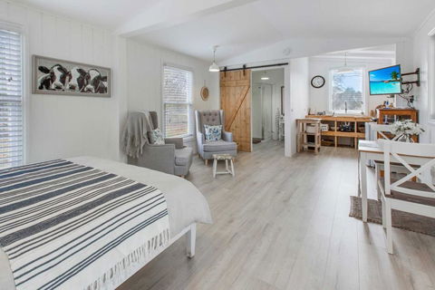 Shearers Cottage - Pet Friendly Holiday Accommodation - Accommodation Sunshine Coast 3