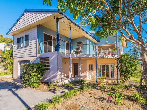 Shelleys 21 Pacific Street - Accommodation Sunshine Coast 1