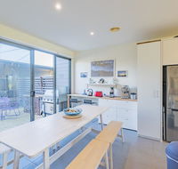 Shore to Relax - Family or Corporate Bookings Only - Accommodation Sunshine Coast