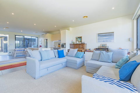 Shore To Relax - Family Or Corporate Bookings Only - Accommodation Sunshine Coast 1