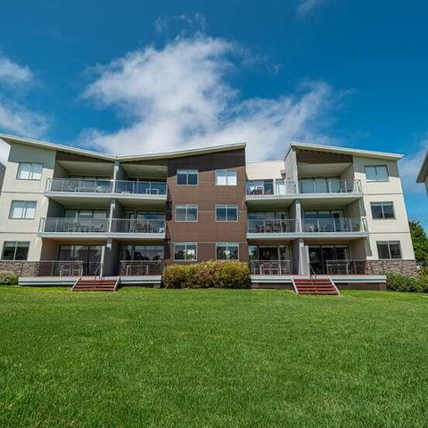 Silver Water Resort With Ocean Views. - Accommodation Sunshine Coast 3