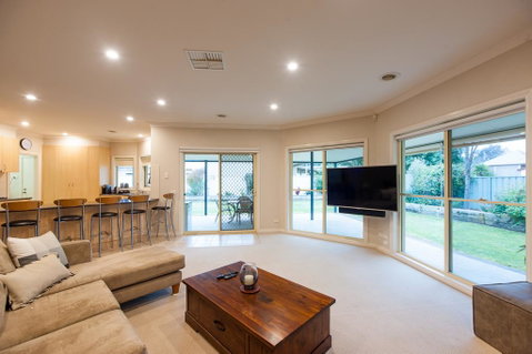 Simms Retreat - Accommodation Sunshine Coast 0