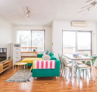 SIMPLE COMFORT 2bed1bath Unit in Meadowbank - Accommodation Sunshine Coast