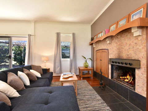 Somerville Wines Farmstay In Broke, Super Cute House On Working Farm. Walk For Miles. - Accommodation Sunshine Coast 0