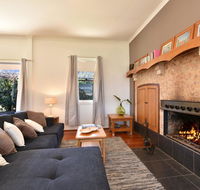 Somerville Wines Farmstay in Broke super cute house on working farm. Walk for miles. - Accommodation Sunshine Coast