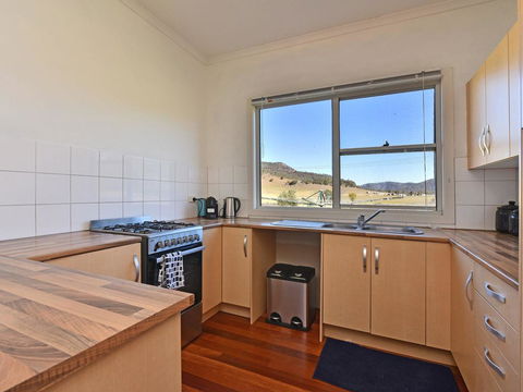Somerville Wines Farmstay In Broke, Super Cute House On Working Farm. Walk For Miles. - Accommodation Sunshine Coast 2