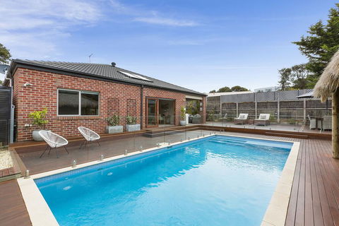Sorrento Serenity Luxury Villa With Private Pool, Theatre And Games Room - Accommodation Sunshine Coast 1