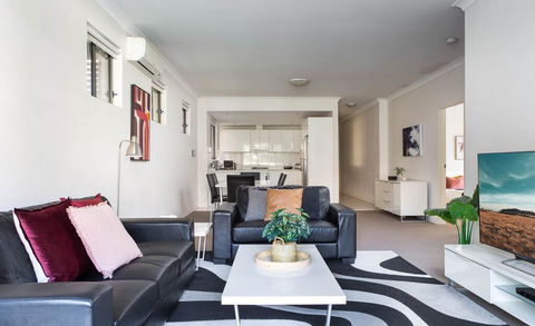 Spacious Two-Bedroom Apartment Near Hospital - Accommodation Sunshine Coast 0