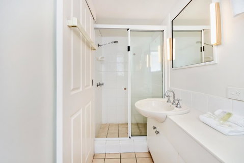 SPIN13- ESCAPE TO MOOLOOLABA - Accommodation Sunshine Coast 3