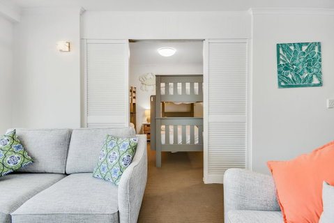 Spinnaker Apartments - Accommodation Sunshine Coast 2