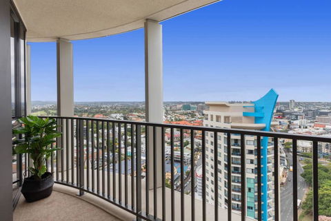 SPIRE - Fast Internet Monthly Stays W Carpark - Accommodation Sunshine Coast 3