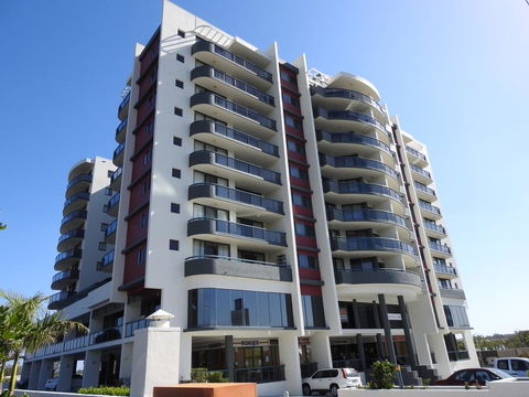 Springwood Tower Apartment Hotel - Accommodation Sunshine Coast 0