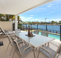 St Lucia 11 - 4 BDRM Canal Home with Pool - Accommodation Sunshine Coast