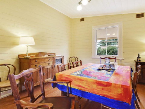 Station Masters Cottage - Classic Quaint & Nostalgia - Accommodation Sunshine Coast 3