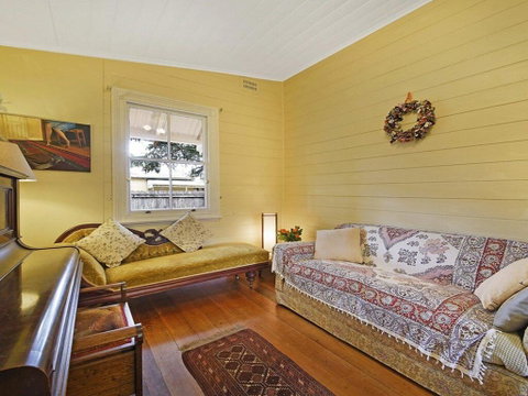 Station Masters Cottage - Classic Quaint & Nostalgia - Accommodation Sunshine Coast 2
