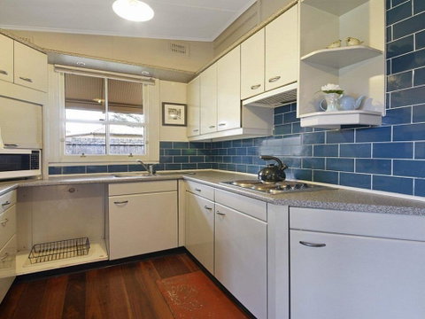 Station Masters Cottage - Classic Quaint & Nostalgia - Accommodation Sunshine Coast 1