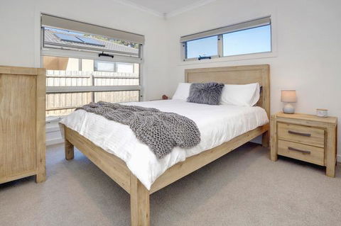 Staughton Sounds - Accommodation Sunshine Coast 2