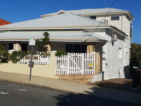 Stirling Apartments - Studio 2 - Accommodation Sunshine Coast 1