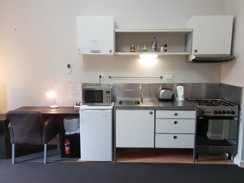 Stirling Apartments - Studio 2 - Accommodation Sunshine Coast 2