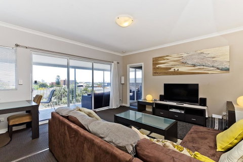 Stirling Apartments - The Penthouse - Accommodation Sunshine Coast 2
