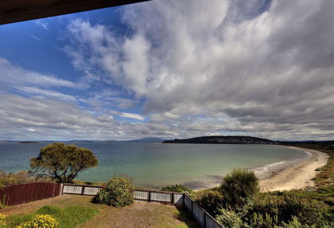 Stones Throw - Accommodation Sunshine Coast 1