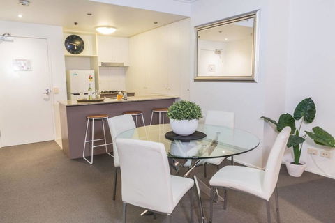 Story Bridge/River Views,  Pool, Gym, Netflix, Carpark - Accommodation Sunshine Coast 1