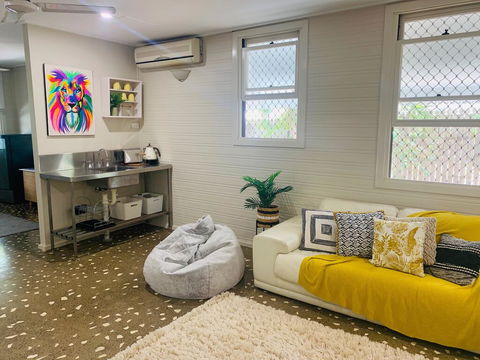 Stranded In Oz Stay In Relaxing Environment, FREE WIFI, NETFLIX, POOL, AIR CON - Accommodation Sunshine Coast 2