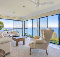 STUNNING CLIFF TOP HOME // POOL  GAMES - Accommodation Sunshine Coast
