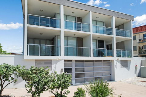 Stunning Surfside Apartment - Boyd St, Woorim - Accommodation Sunshine Coast 0