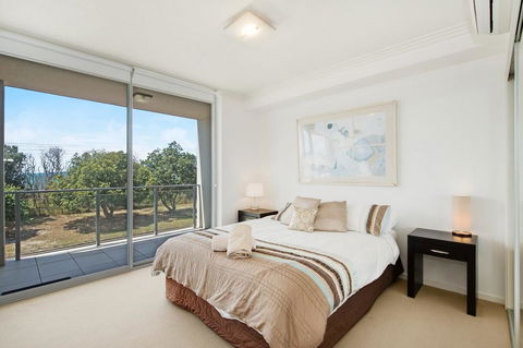 Stunning Surfside Apartment - Boyd St, Woorim - Accommodation Sunshine Coast 2