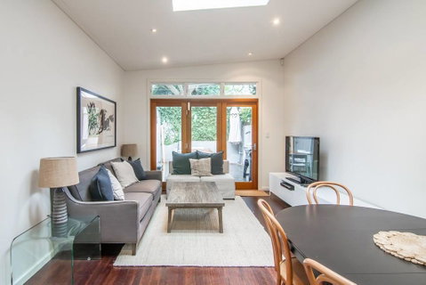 Stunning Townhouse- Quiet Street Close To CBD - Accommodation Sunshine Coast 2