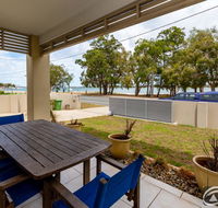 Stunning Waterfront Home with pool - Sylvan Beach Esp Bellara - Accommodation Sunshine Coast