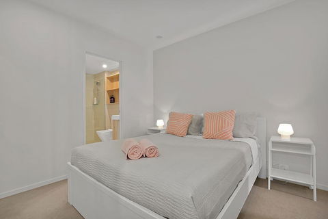 Stylish Resort Living In The City - Accommodation Sunshine Coast 3