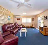 Stylish Unit Opposite Foreshore - Sylvan Beach Esp Bellara - Accommodation Sunshine Coast