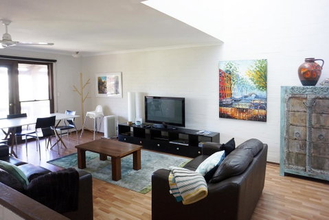 Suffolk Villa - Accommodation Sunshine Coast 0