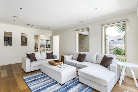 Summer Breeze - Accommodation Sunshine Coast 0