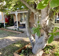 SUMMER HOUSE - CENTRAL LOCATION Near PARK - Accommodation Sunshine Coast